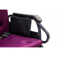 Сумка у подлокотника